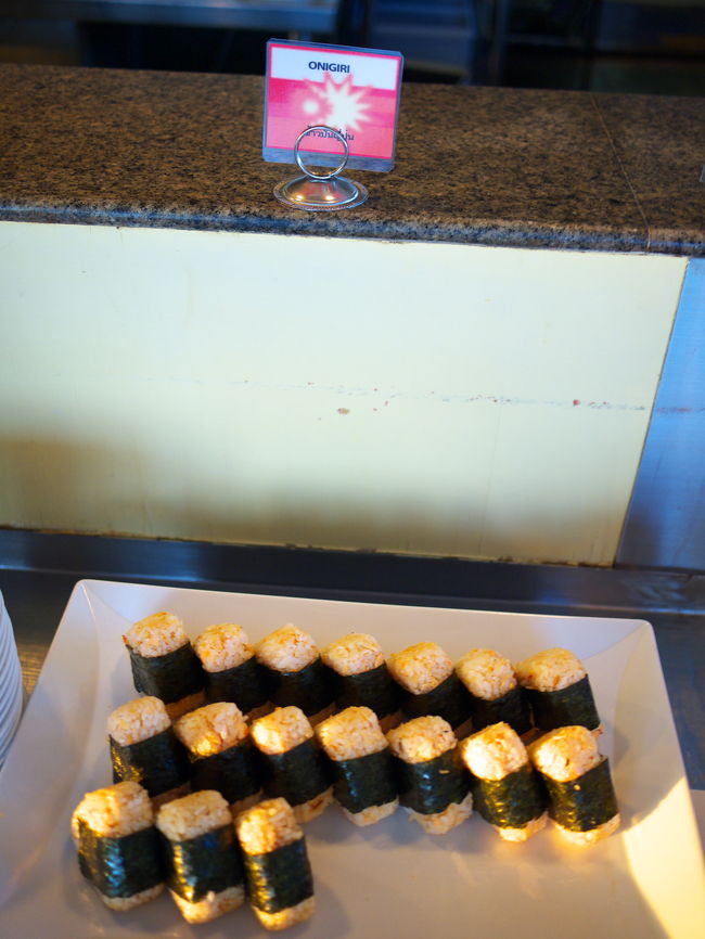 おにぎりもありました。<br />日本のおにぎりと比較するとイマイチですけど、十分に食べられます。