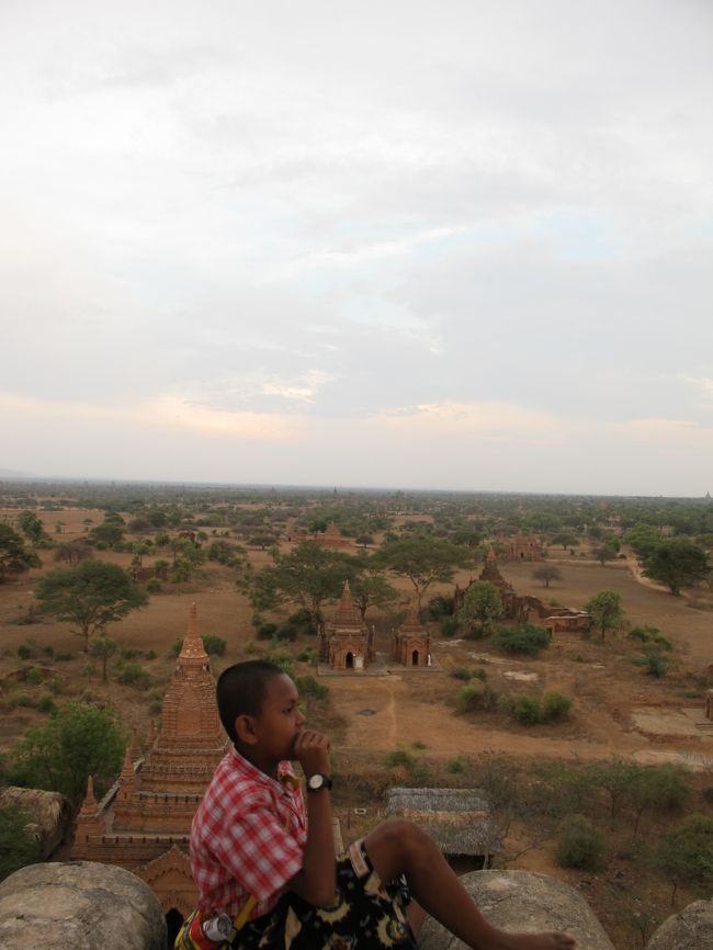 曇りで、この日も夕日見れず！<br /><br />結局バガンでは、しっかりとした夕日は見れませんでした。<br /><br />がっくし！