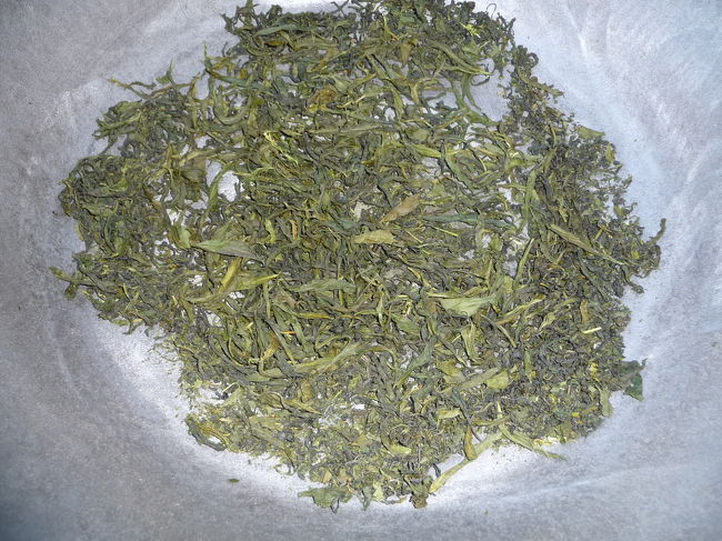 4時間・・・カラカラになった粉はザルでフルって粉茶に・・・