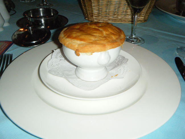 オニオングラタンスープです。<br />評判がよかったので、飲んでみました。<br />思ったより、あっさり系でした。