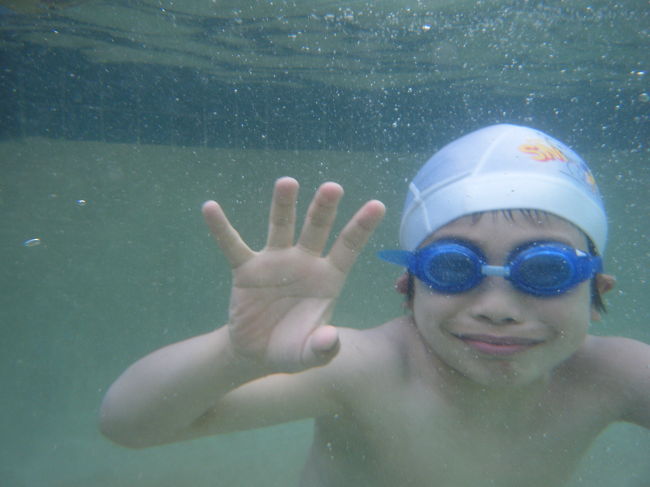 あまりきれいな水ではないので、ゴーグルは必需品かも。