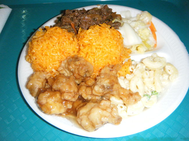 私は、アリランで3チョイスプレート。たしか8ドルだったかな？副菜としてサラダやキムチなど2種類選べるので野菜もとれます。