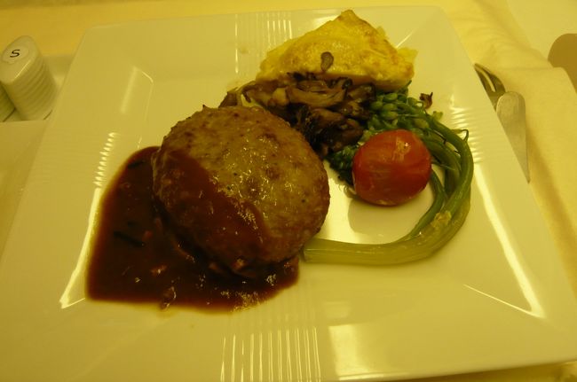 メインはハンバーグ、