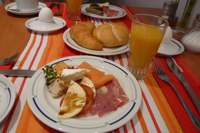 ５月２６日　２日目<br /><br />朝食　スモークサーモンあり、　こちらで食べるサーモンは軟らかく、美味しい！