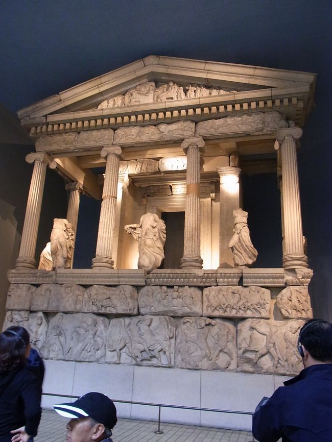 こちらは確かパルテノンのどこかの部分かな？