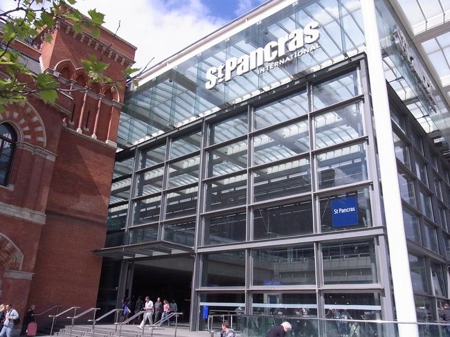 St,Pancrasの駅がこーーーんなにきれいになっているとは！<br />イギリスに住んでいたとき何度もここから<br />住んでいた街まで電車に乗りました！