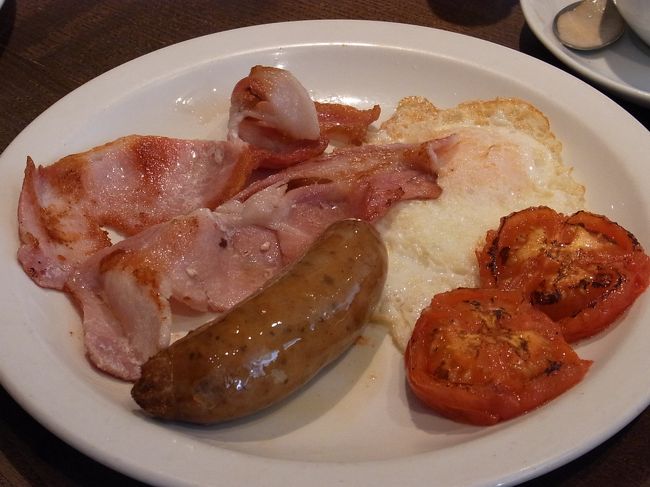土曜日だった為Lunchをとる場所が<br />なく途方にくれていたら元気なイタリア人が<br />経営してるイタリアンのお店を発見！<br /><br />こちらはBritish Breakfast