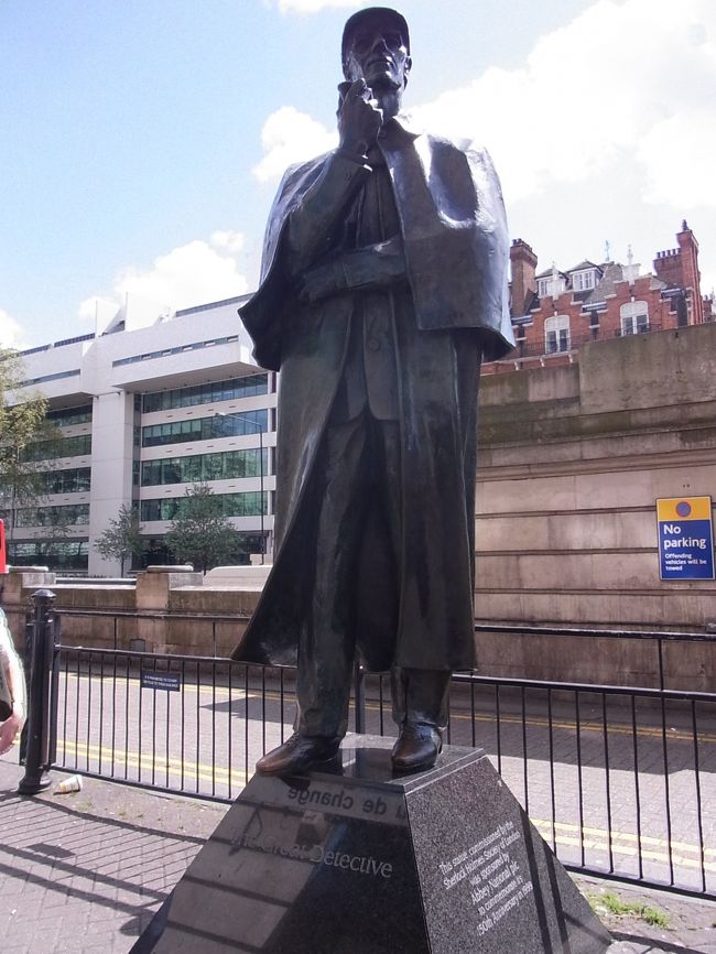 BakerStreetに行ったら有名な彼がお出迎え♫