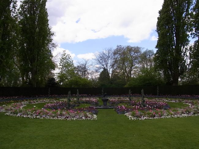 さすがガーデニングの国！<br />公園のお花もすごく凝ってます！<br />色合いがとっても素敵☆
