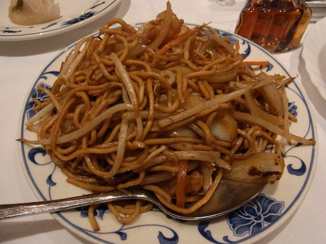 こちらは焼きそば！<br />ボリュームたっぷりでおいしい！