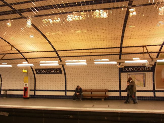 雰囲気のある地下鉄の駅。<br />しかし、雰囲気に酔ってると危険な目にあいますので<br />注意が必要です！！！