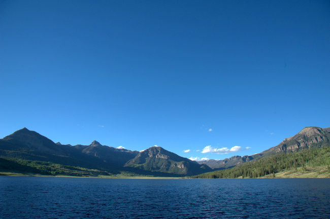 実際･･湖の南端の岸の岩男の上にに座り、湖越しに見たこの風景には･･絶句でした。夕方のせいもあり･･素晴らしいひとときでした･･。<br /><br />私の技術では･･まだまだ、そのときの感動が伝えられないのが残念でたまりません。