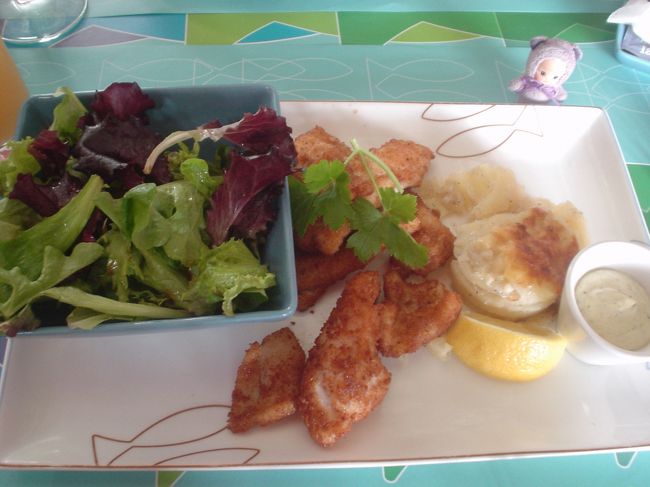 着いたところで腹ごしらえ。<br />お魚のフライです。