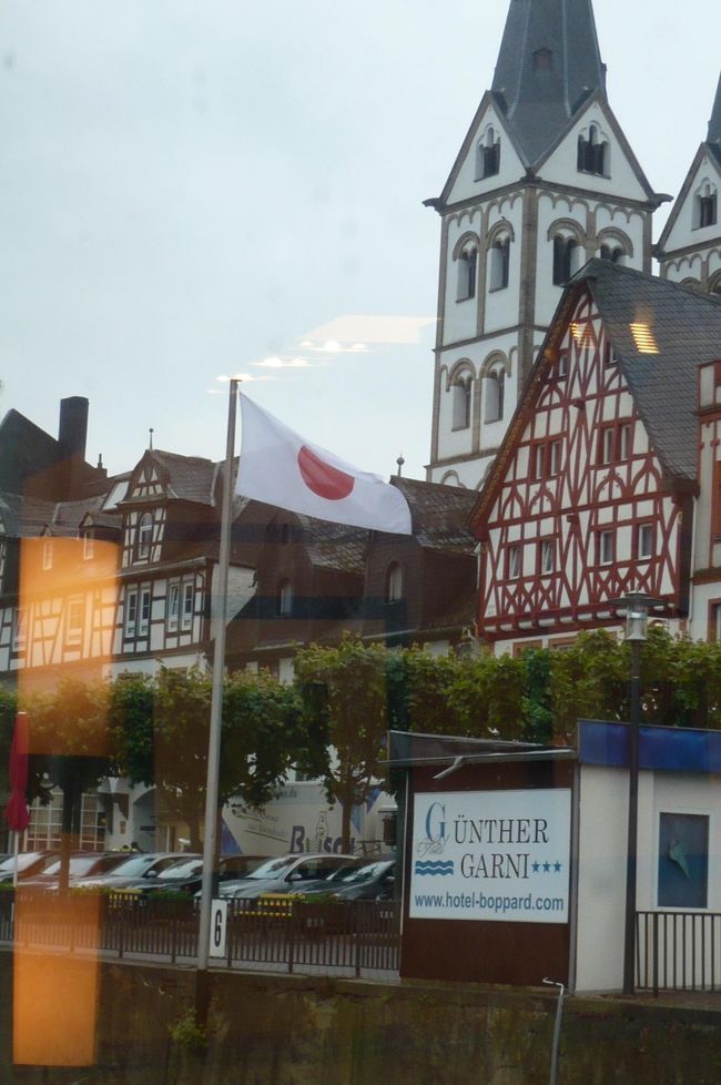 ボッパルト　この辺りで河が大きく蛇行、なんと日章旗が・・・　どうして？