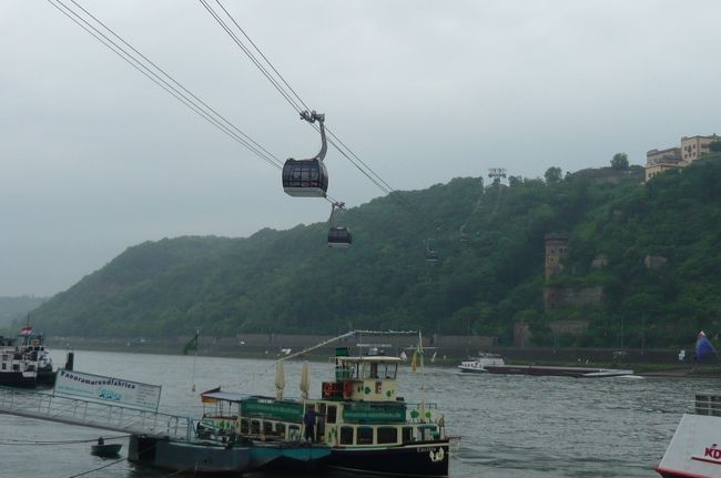 ロープウエイーもありました。　対岸の山まで。