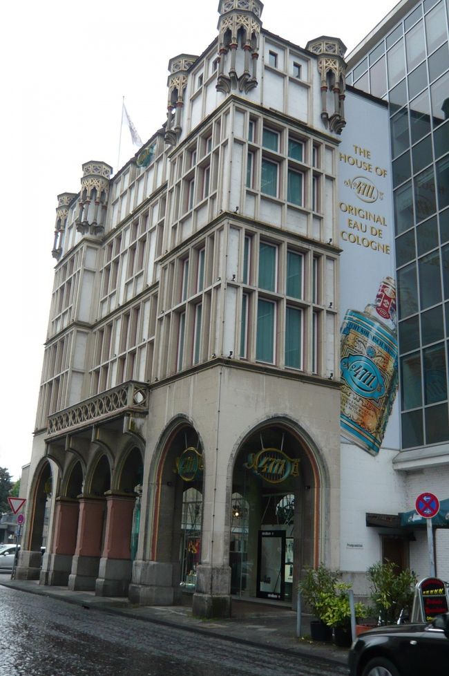 大聖堂を出て、少し歩いて　ケルンと言えば・・・そうです！　４７１１　ケルンの水、　オードトワレ！　勿論購入！