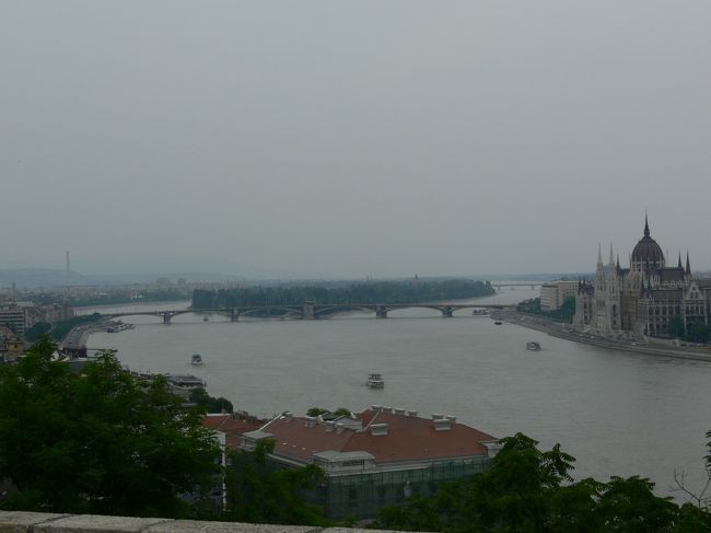 広場からMargit方面(北側)を望む。