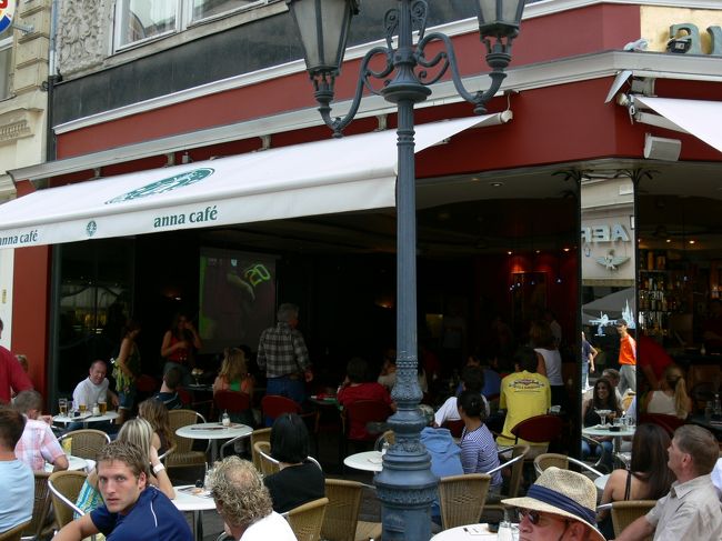 カフェでも大盛り上がり。<br />残念ながらハンガリーは参加していませんが。。。