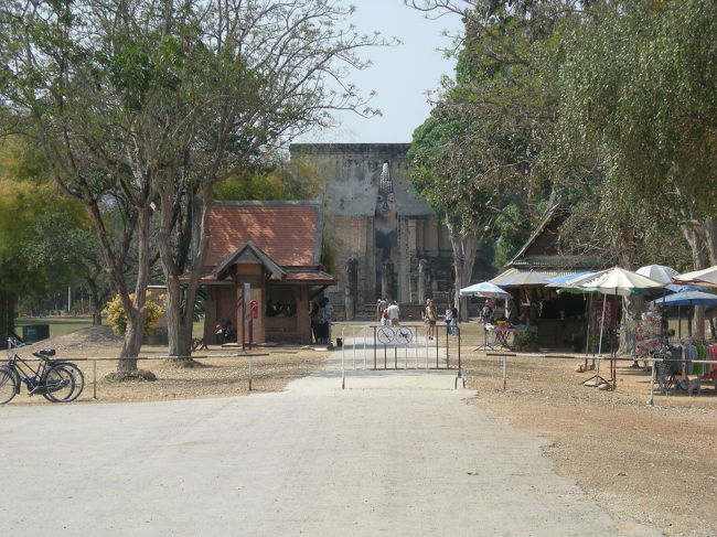 次の遺跡は、、、、見えるかな。
