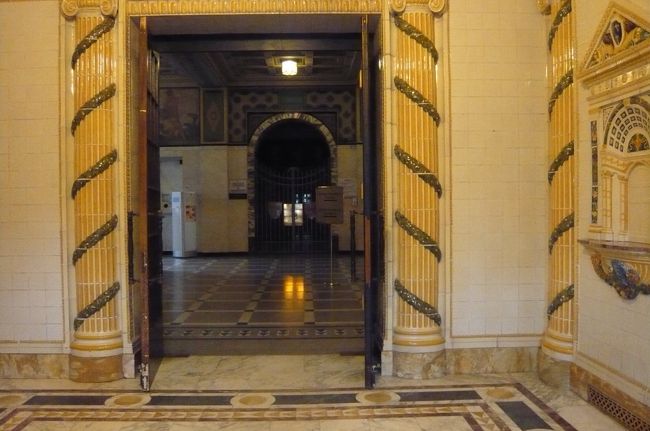 入り口です。　この後は総てロッカーの中。　写真なし！