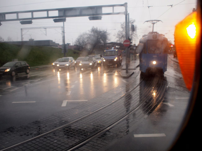 ザグレブ空港からバスで中央バスステーションに到着します。そこから8番のトラムでザグレブ市内中央へ。。。