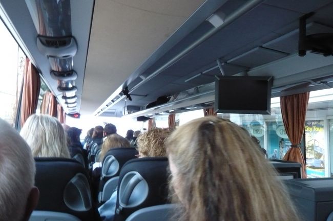 ミュンヘン中央駅から　８：３０より、ノイシュバンシュタイン城とリンダーホーフ城のバスツアーに参加。　５０名程の参加者、主にヨーロッパの方々、ドイツ語圏の方、日本人は私達二名。（１６ユーロ）