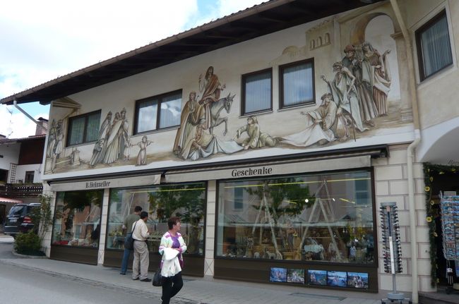 フﾕッセン着、おみやげ物屋さん。