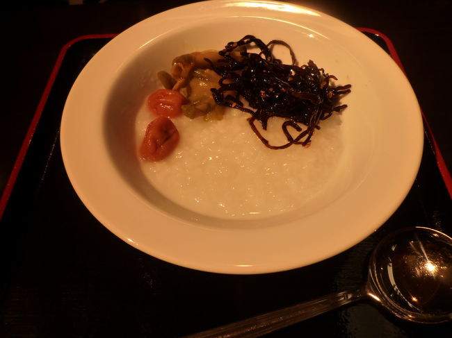 ホテルで朝食も食べたのにラウンジでお粥も頂きました