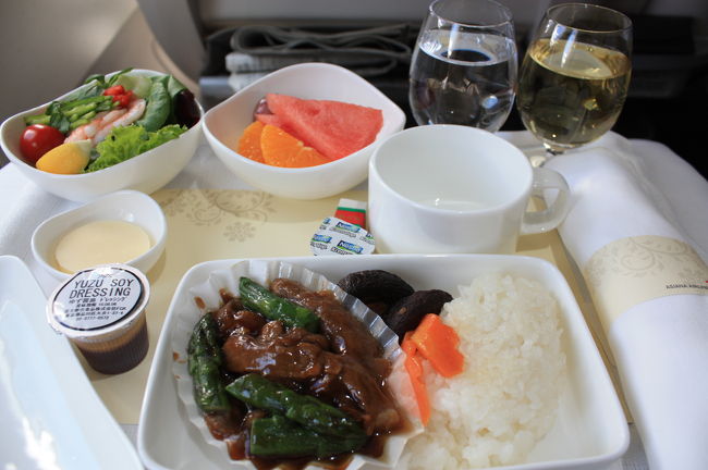 機内にガーリックとオイスターソースの食欲をそそる匂いが〜<br />とっても美味しかった☆