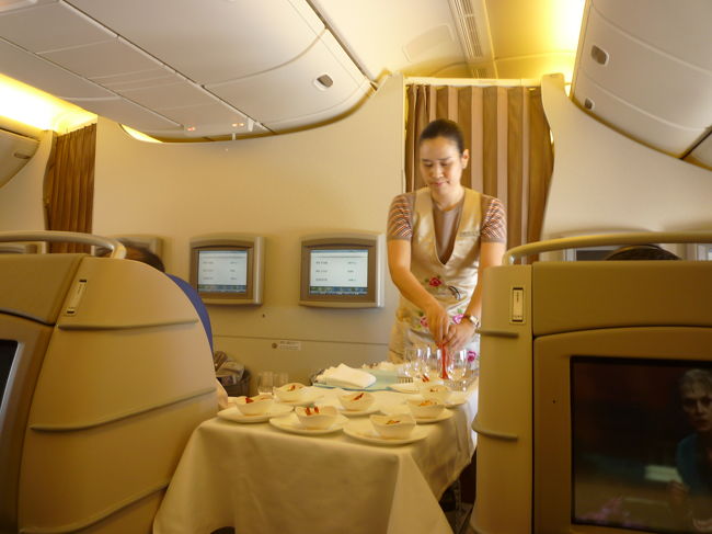 ワゴンサービスはいい感じです<br /><br />ワインもテイスティングをさせてくれます<br />食事なのでモリ―ナをチョイス