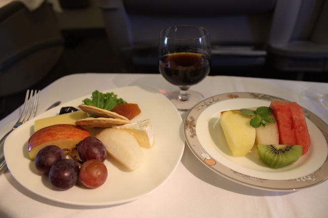 チーズはウエスタンのデザート<br />フルーツはコリアン