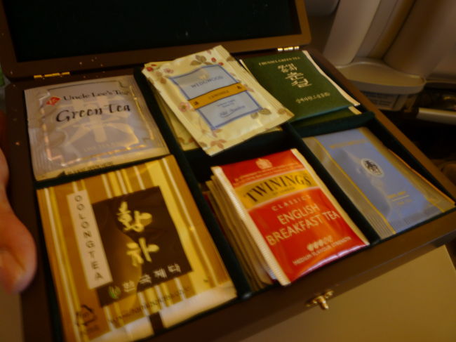 他のエアラインでお茶を美味しいっ！と思って飲んだ事はないけど今回はコーヒーも紅茶も美味しく思いました<br /><br />