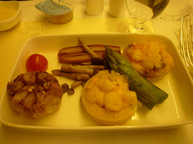 魚介のグラタンとガーリックの焼き物でとても美味しい〜！けど・・・お腹がいっぱい<br /><br />本当に美味しい食事でした☆