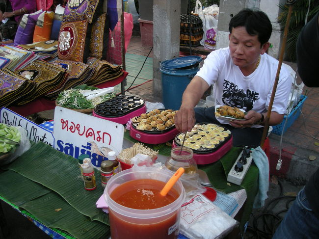 たこ焼きみたいなのが売ってました。<br />味はそこそこ。