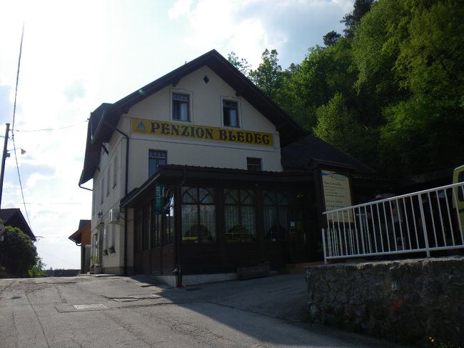 2泊したPENZION BLEDEC。<br />駐車場もあってレンタカーでの旅にも便利。