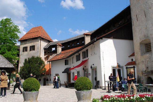 城壁の中にはレストランも。<br /><br />天気が良くて最高。