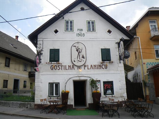 食事をとった「GOSTILNA pri PLANINCU」。<br />「GOSTILNA」がレストランという意味らしい。<br /><br />後で見たら「地球の歩き方」にも掲載されていた。