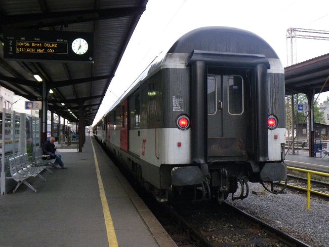 18:55、定刻にザグレブ中央駅着。