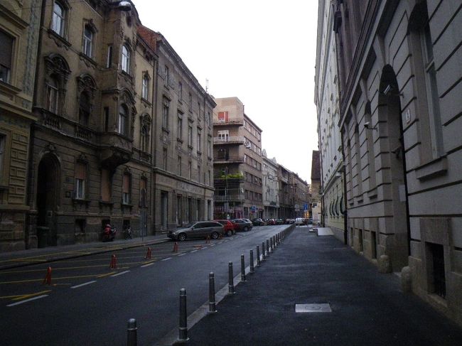 ザグレブのDordiceva通り。<br /><br />19時過ぎだがまだまだ明るい。