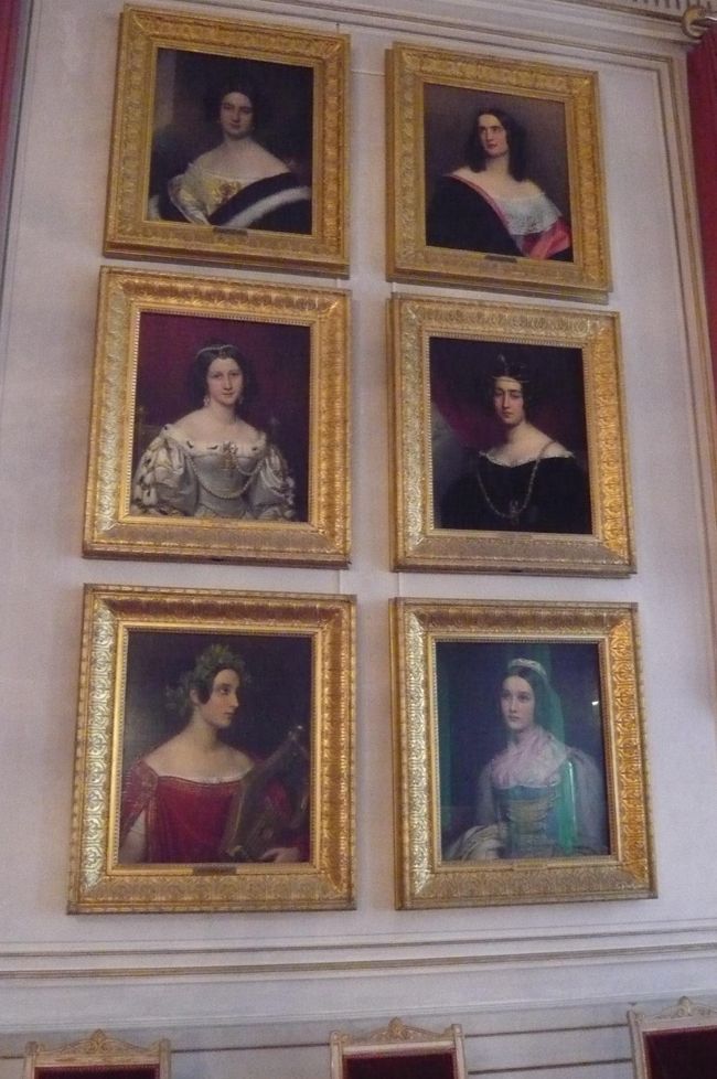 皆さん　若くて　きれいで　スタイルの良い方ばかり。