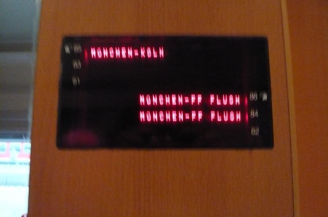 ６人の席で、入り口には、　静かに！　と書かれていますが、　前回の席の４名はずっと　盛り上がっていましたよ。