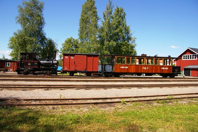映画の撮影のためですので、蒸気機関車が走行するまではしばらく待たなければなりません。 <br />但し、この時期は日中は日が長いので苦になりませんでした。<br />周囲は森の中で聞こえるのは、小鳥のさえずりだけでした。