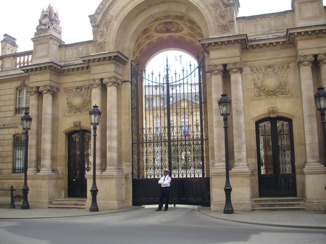 現在、大統領官邸のエリゼ宮。<br />ポンパドゥール夫人が暮らしてた事でも有名です。