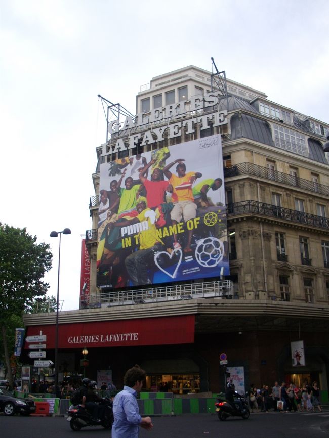 ギャラリー･ラファイエットでショッピングを楽しみました。<br />ユーロ安のため、日本じゃ買わない価格のモノも買っちゃったりしました。<br />ご褒美^^ご褒美^^