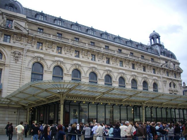 オルセー美術館です。<br />こちらは、館内撮影禁止！<br />ゴッホの自画像や名作が数多く展示されてました。