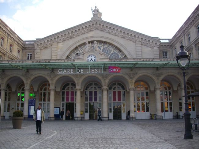 5日目は、パリ東駅よりＴＧＶに乗ってランスへ。<br /><br /><br /><br /><br />詳しくは、『パリからShort Trip〜シャンパンの魅力に誘われてREIMS編〜』をご覧下さい↓<br />http://4travel.jp/traveler/ohinasan/album/10466181/