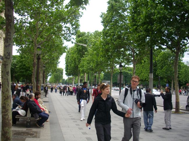 観光客が多いようですね。<br />Cafeでマッタリと過ごしたりしてました。