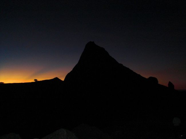 頂上の後ろが明るくなった