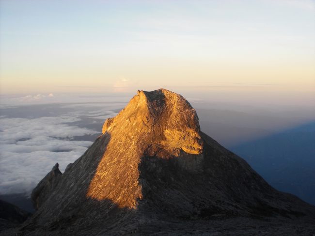 ピークに朝陽が