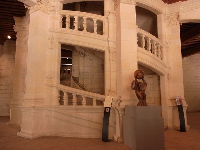 こちらがda Vinci設計と言われている二重螺旋階段